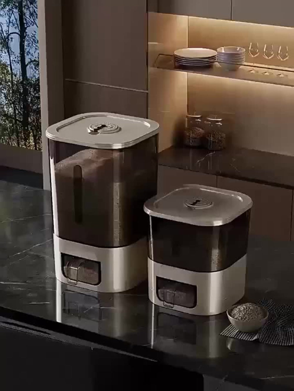 Airtight Rice Container with Measuring Cup, Large Moisture-Proof Rice Dispenser for Rice, Grains